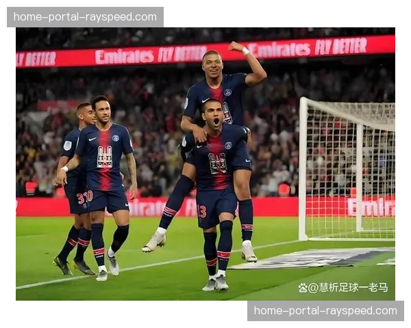 法国联赛杯：南特爆冷击败巴黎圣日耳曼，晋级决赛。