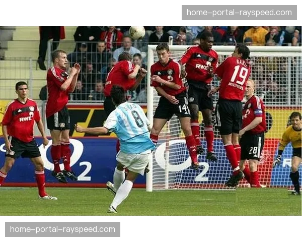 格拉纳达老将的最后一课：在训练中向年轻球员传授转换时的选位经验